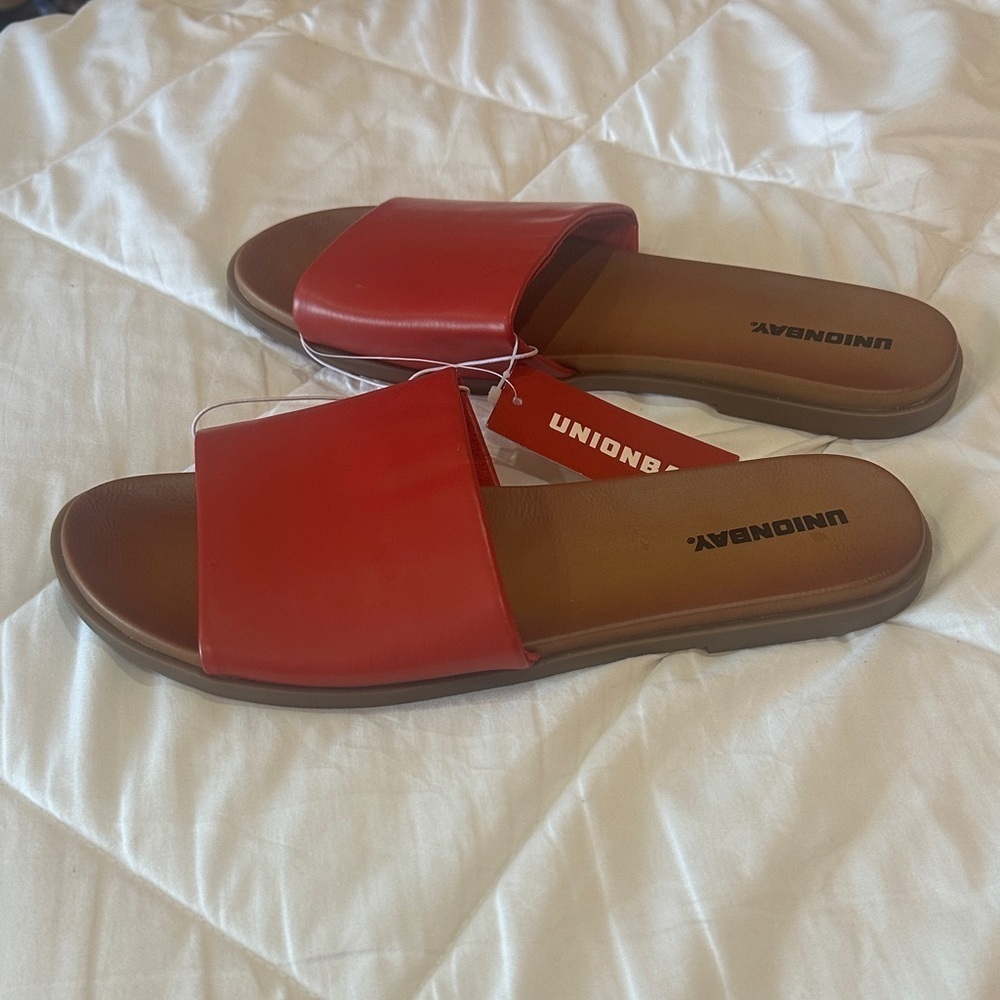 NEW UNIONBAY Women's Vibrant Red Slide Sandals size 10
